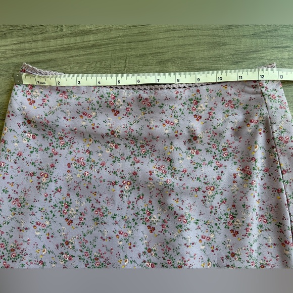 John Galt Floral Midi Skirt W/ Side Slit in Lavender. - Picture 10 of 10